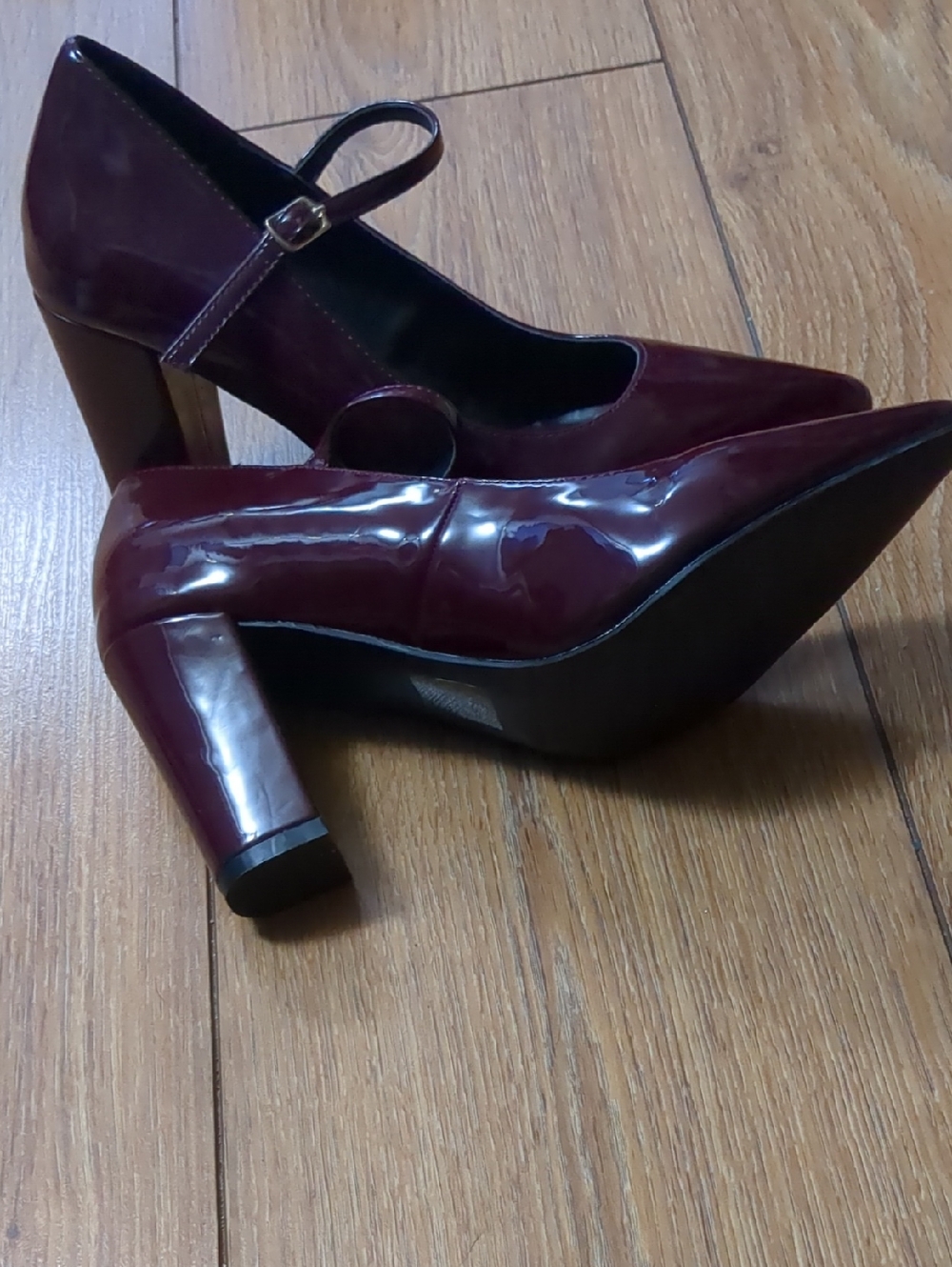 le chateau Burgundy Patent Mary Jane Pumps with Block Heel - Picture 6 of 7